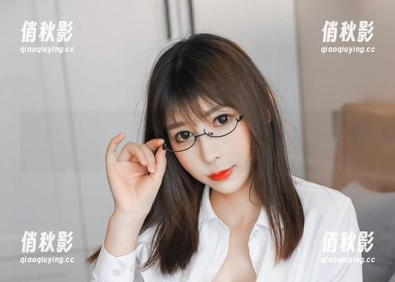 雯粥粥i 高清翻页!雯粥粥i的露背猫咪,分享时一定要小心,这个组合太妙了!