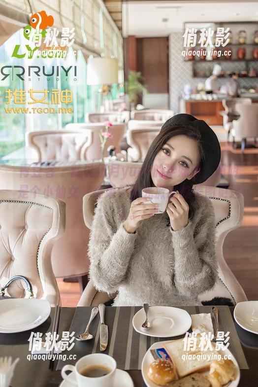 青豆客 - 就说伍月yuer的学妹照，明明是个小仙女，结果无圣光掀起的美图更迷人。