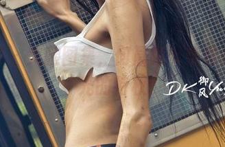 青豆客 - 美腿图集，何晨曦带你体验无圣光的特权