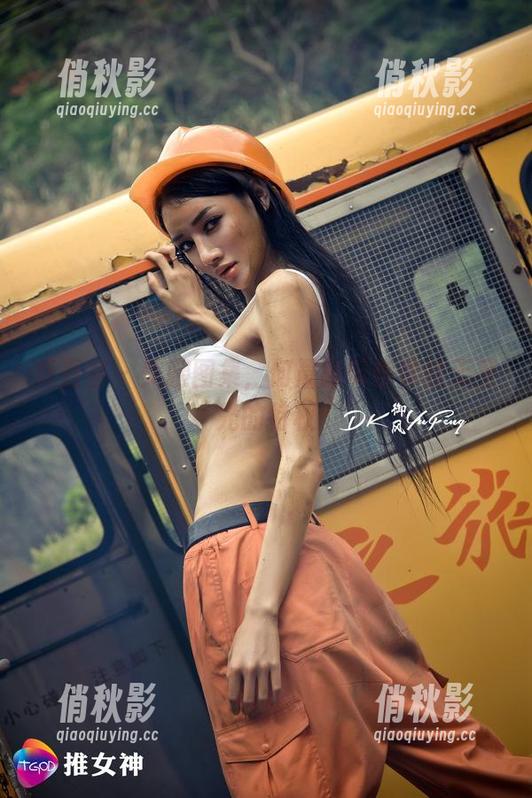 青豆客 - 美腿图集，何晨曦带你体验无圣光的特权