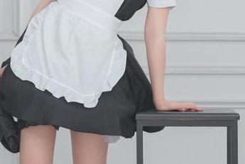 原图新鲜压榨出来了：脑内少女在《面饼仙儿》的红色束衣里，画风总有点儿怪怪的。