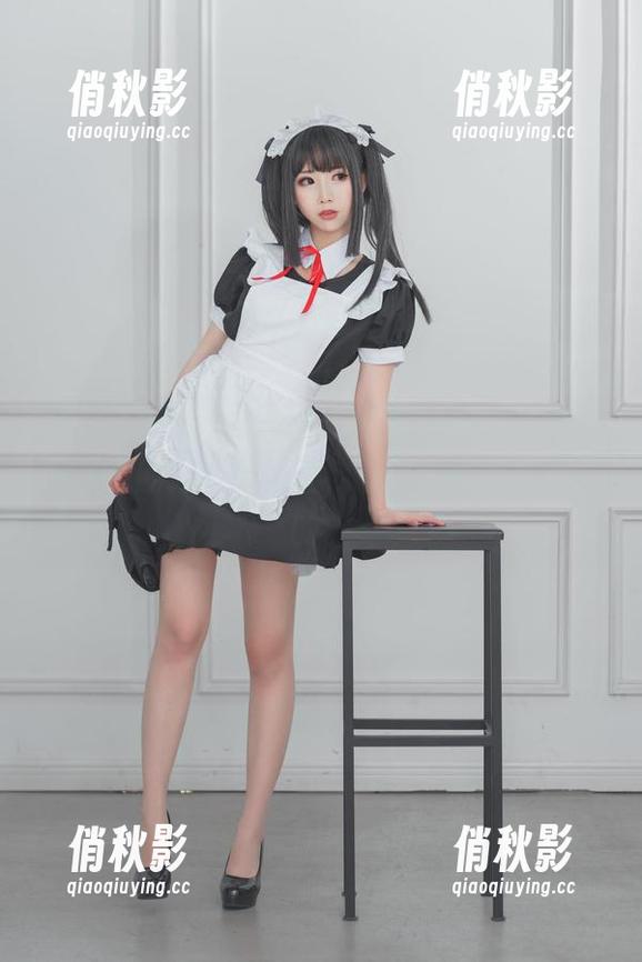 原图新鲜压榨出来了：脑内少女在《面饼仙儿》的红色束衣里，画风总有点儿怪怪的。
