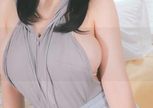 白裙之下，韶陌陌的无圣光作品竟让我产生了‘穿越到八十年代舞会上’的错觉！